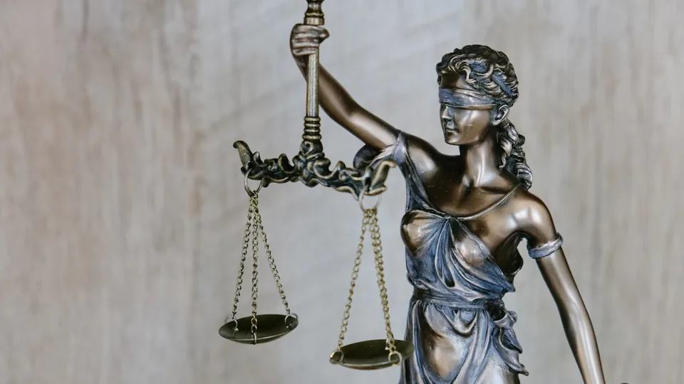 Contesto legale e professionale per codici QR di acquisizione e consultazione.